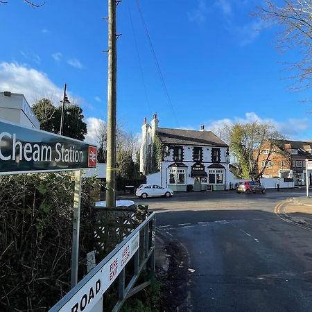 One-Bedroom Flat In Cheam Village Esterno foto
