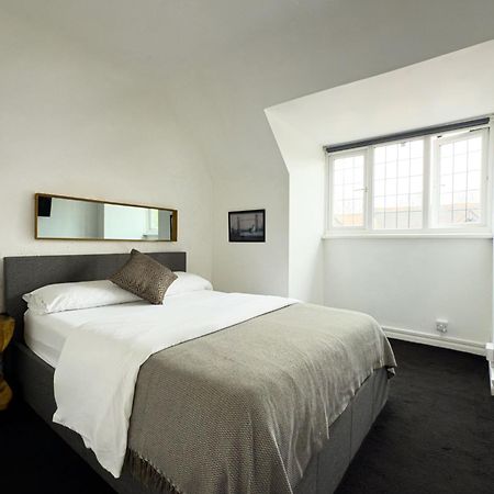 One-Bedroom Flat In Cheam Village Esterno foto