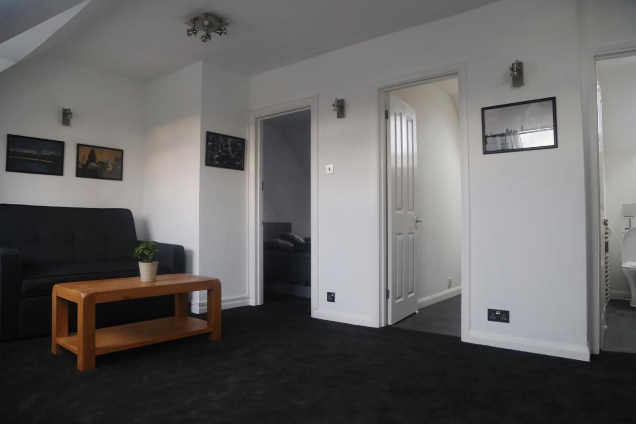 One-Bedroom Flat In Cheam Village Esterno foto