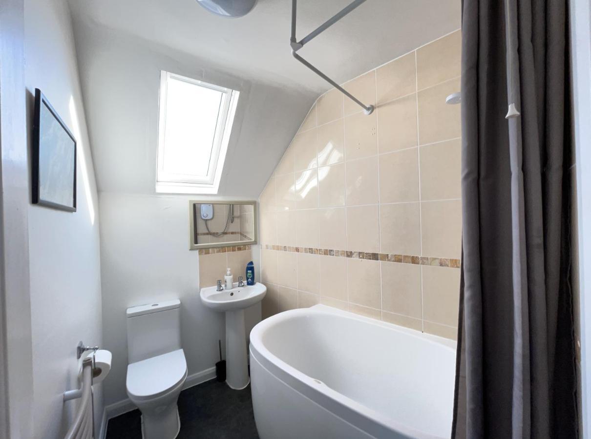 One-Bedroom Flat In Cheam Village Esterno foto