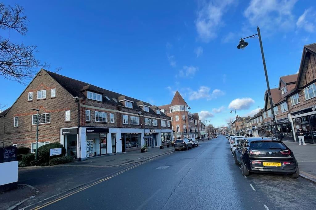 One-Bedroom Flat In Cheam Village Esterno foto