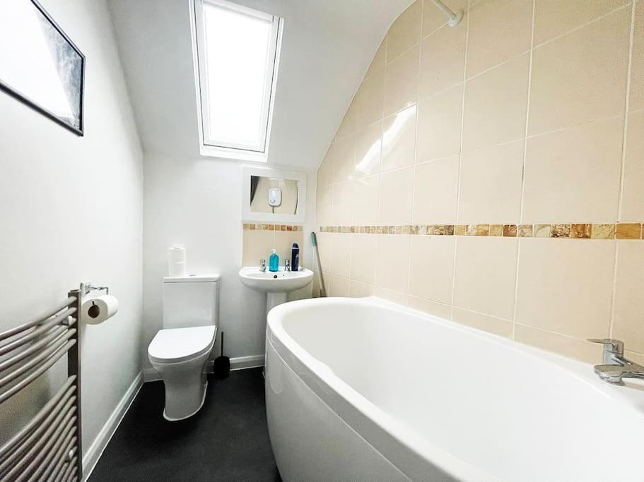 One-Bedroom Flat In Cheam Village Esterno foto