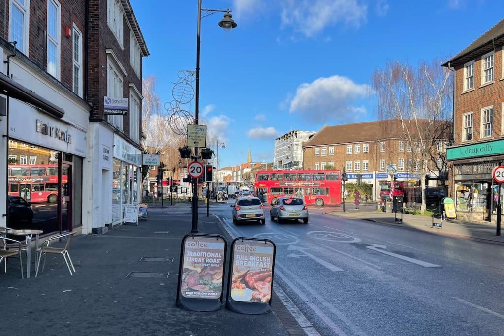 One-Bedroom Flat In Cheam Village Esterno foto