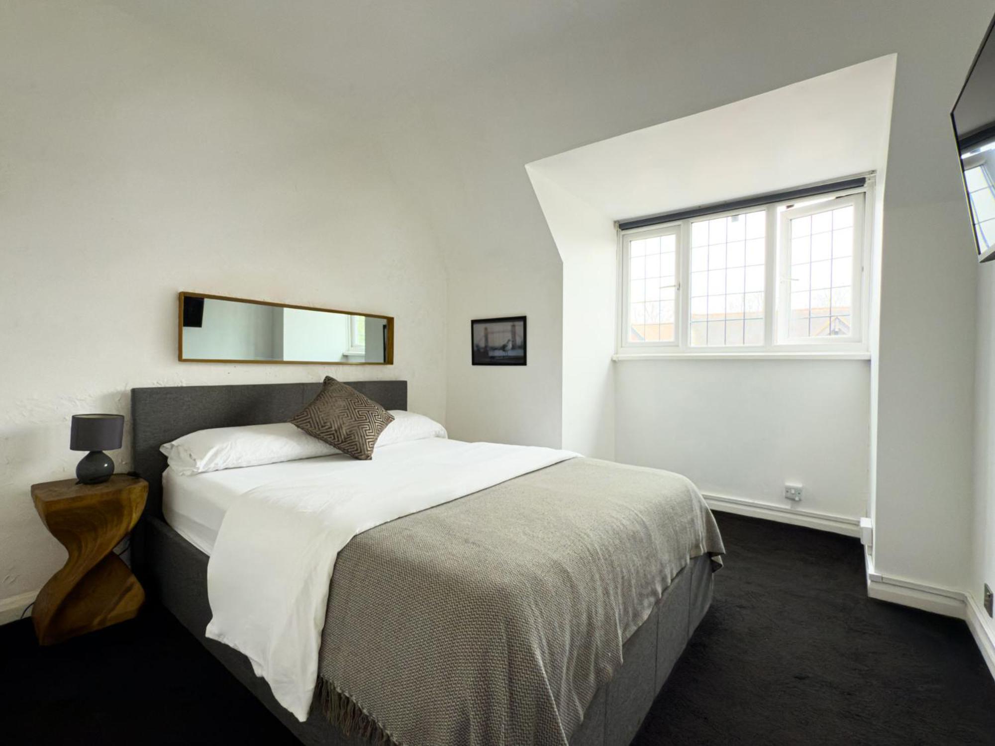 One-Bedroom Flat In Cheam Village Esterno foto
